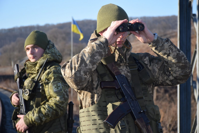 Прикордонний наряд, який приховано ніс службу, затримав 6 порушників кордону