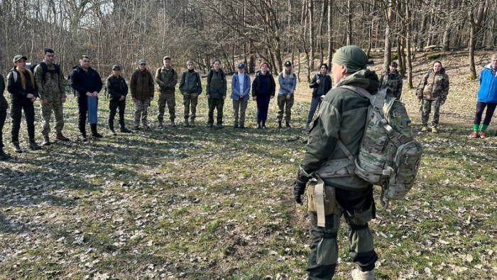 Підготовка до нацспротиву: на Закарпатті цивільних навчають військовій справі