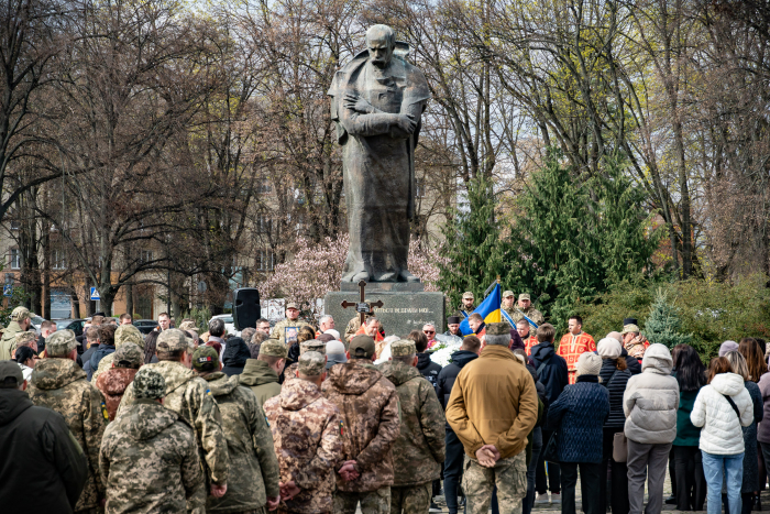 В Ужгороді сьогодні попрощалися із загиблим воїном – головним сержантом Сергієм Шпонтаком