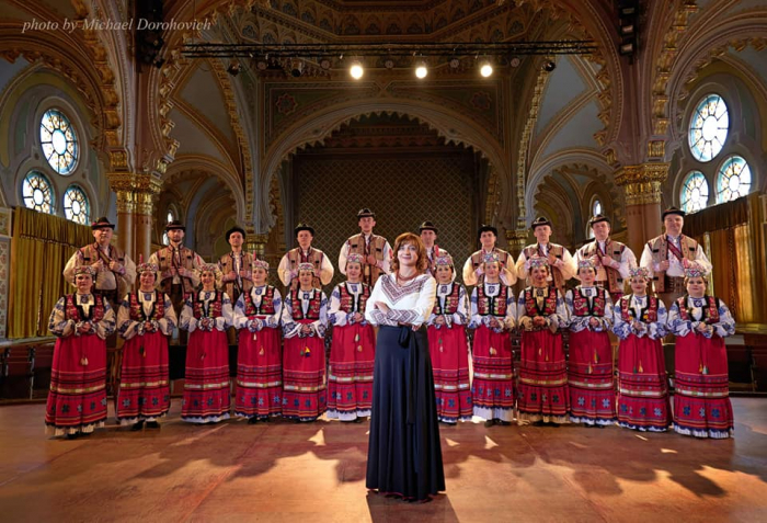 «Загуди ми, гудаченьку» – фольклорний етнокультурний концерт презентував Закарпатський народний хор в Ужгороді
