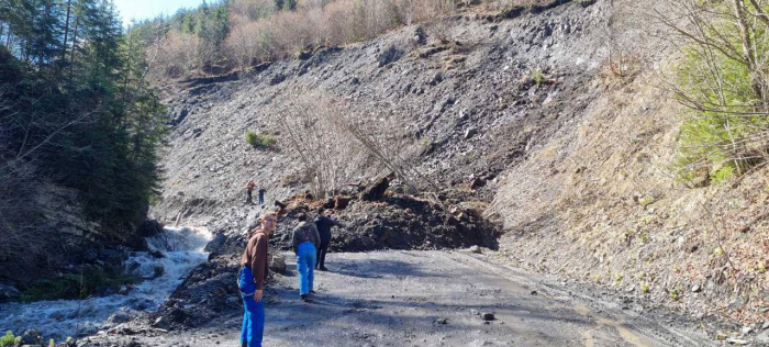 Рясні опади спричинили зсув ґрунту в кількох населених пунктах Рахівського району