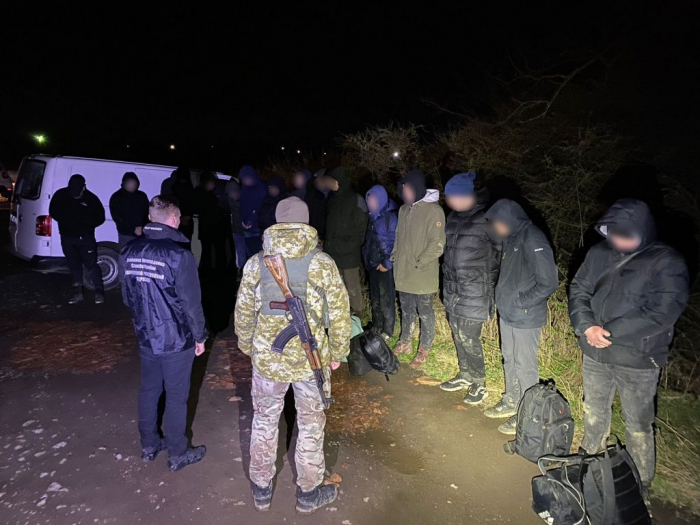 Закарпатець намагався переправити через кордон 16 чоловіків за 111,5 тисяч доларів