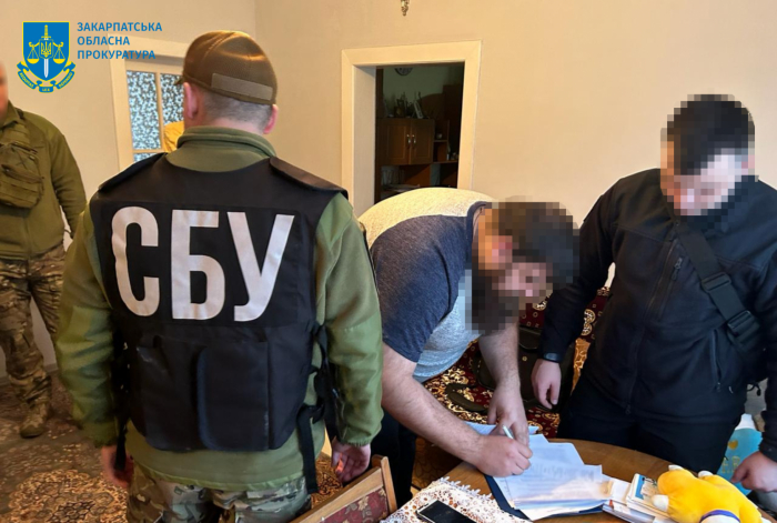 Завершено слідство щодо двох закарпатських священників УПЦ (МП), які поширювали заборонену комуністичну символіку