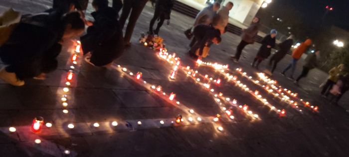 В Ужгороді вшанували пам'ять загиблих у драмтеатрі у Маріуполі