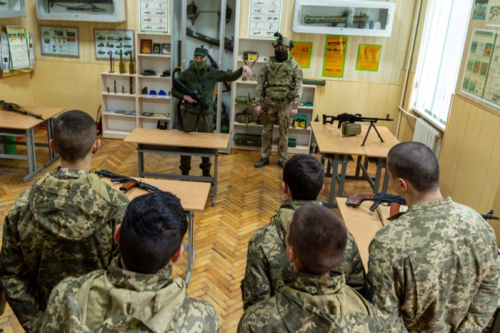 Нацгвардійці провели урок мужності у військовому ліцеї