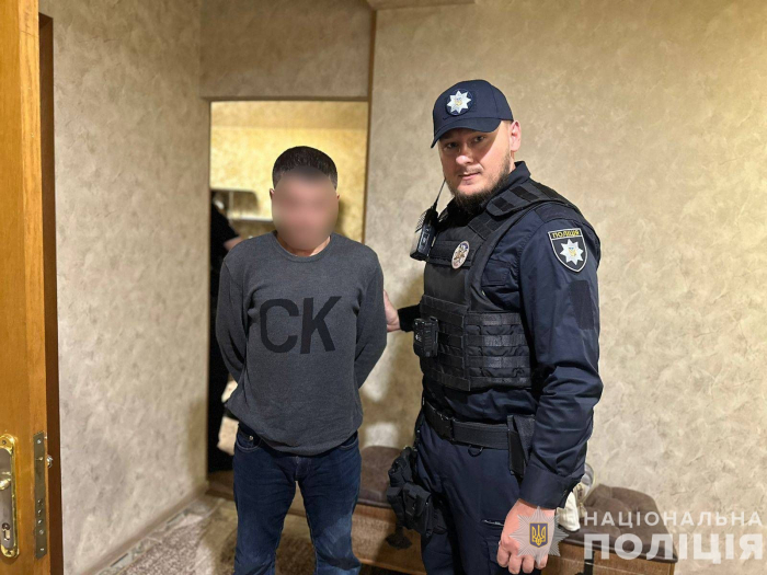 В Ужгороді поліція затримала зловмисника, який у себе в квартирі задушив 23-річну жительку Київщини