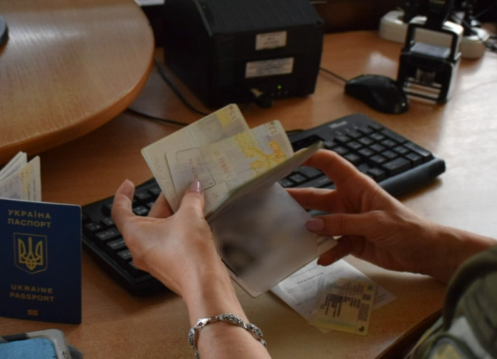 На кордоні зі Словаччиною затримали розшукувану поліцією крадійку