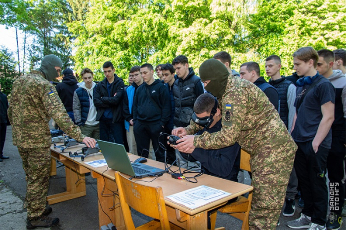Нацгвардійці провели відкритий урок для випускників шкіл Мукачева