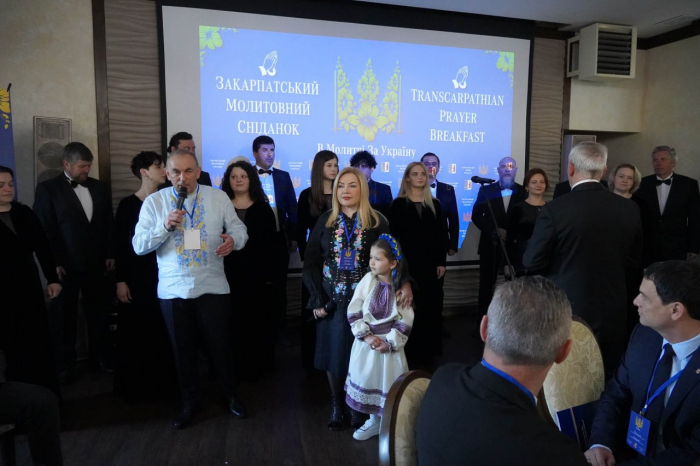 Молитовний сніданок: молитву «Отче наш» прочитали в Ужгороді на 8 мовах