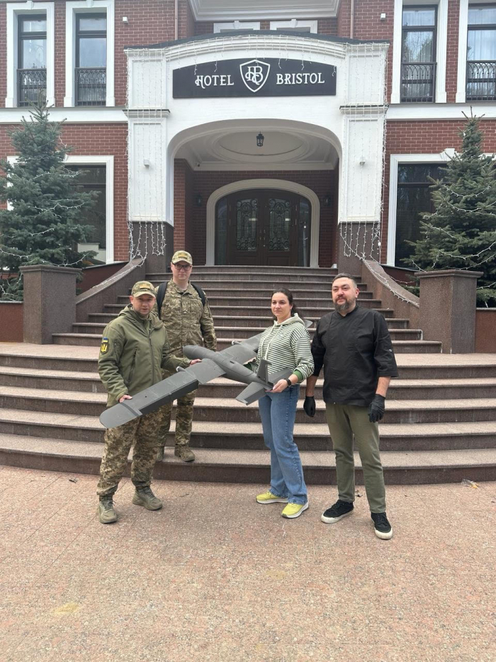Готель Брістоль зібрав кошти на розвідувальний БПЛА та передав його військовим
