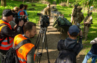 Інструктори Нацгвардії провели для закарпатських журналістів заняття з вогневої, тактичної та медичної підготовки
