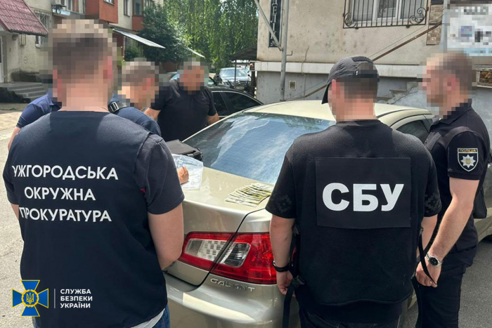 На Закарпатті СБУ затримала адвоката, який пропонував за гроші «відмазувати» засуджених за «неявку» до органів пробації
