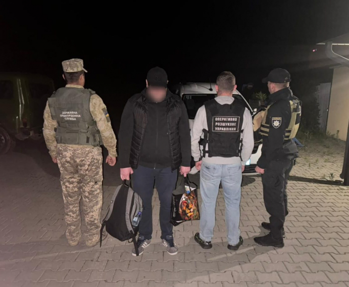 8000 доларів за незаконне переправленні за кордон: чоловіка привезли на об’їзну біля Ужгорода, залишили і втекли