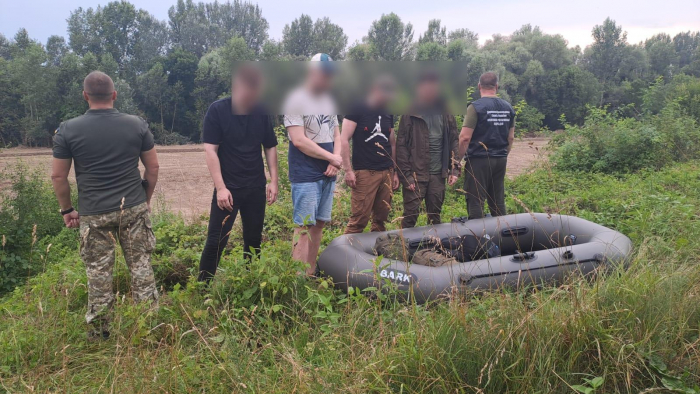 На Закарпатті семеро чоловіків планували перепливти Тису