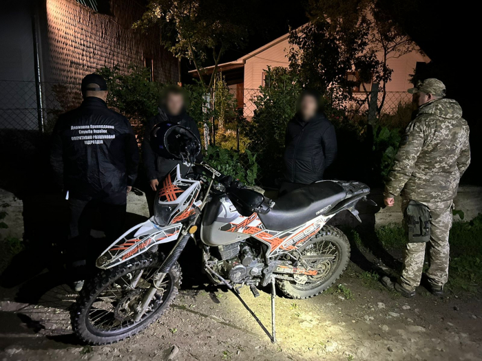 Чотирьох чоловіків, які намагалися високогір’ям потрапити з України в Румунію, затримали прикордонники