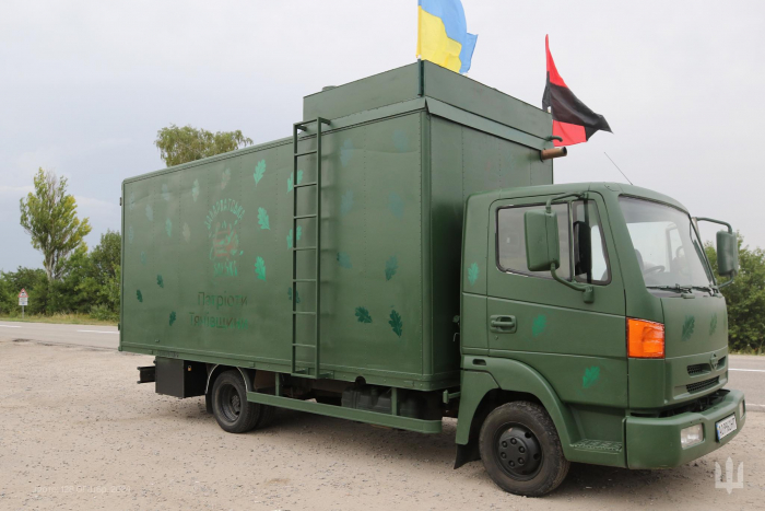 «Закарпатська банька» – 128 ОГШБр отримала від тячівських волонтерів лазню на колесах