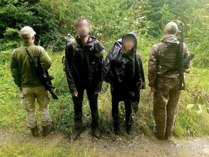 Закарпатські прикордонники знайшли у горах заблукалих іноземців