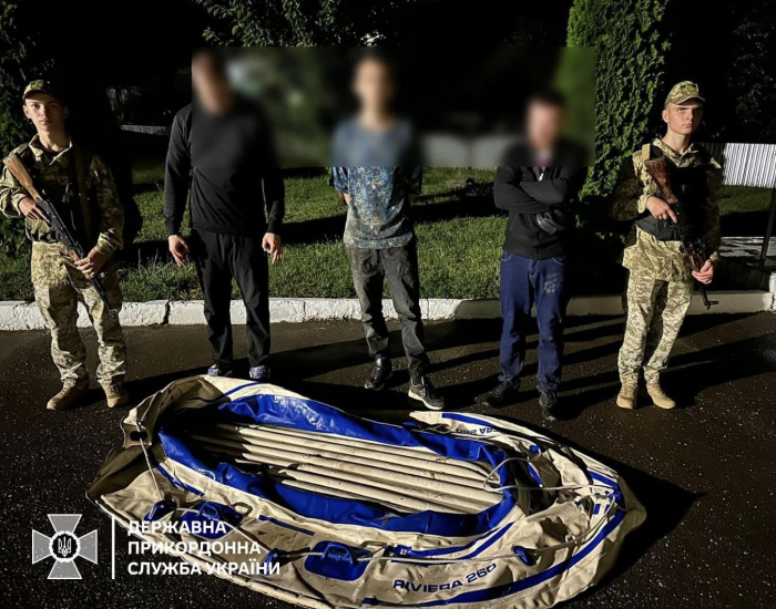 Веслували до Угорщини: три «човнярі» намагалися здолати Тису
