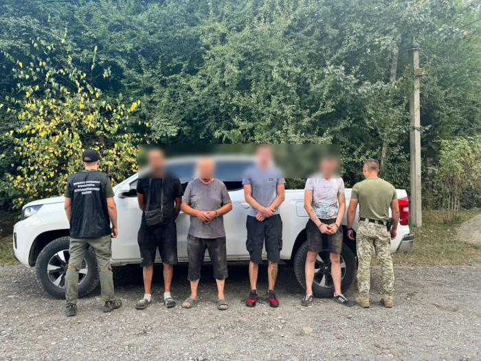 На Закарпатті затримали порушників кордону з провідниками