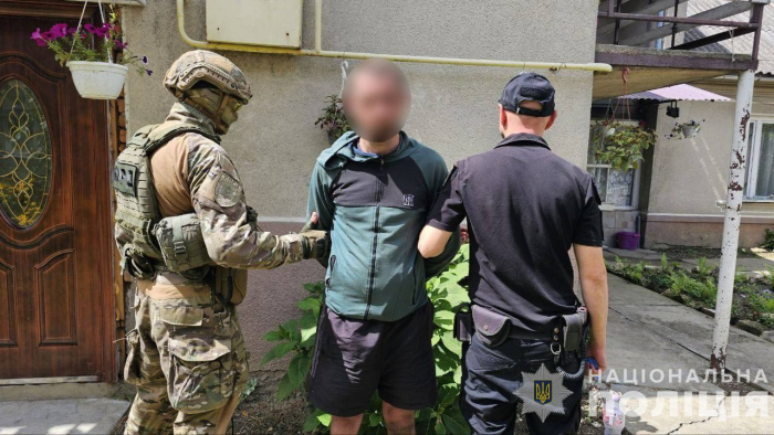 Поліцейські Мукачівщини затримали раніше судимого зловмисника, який пограбував місцеву жительку