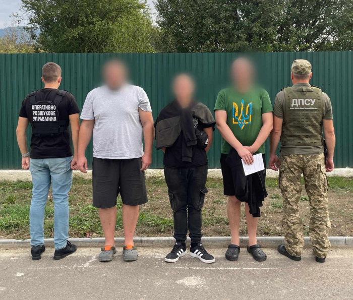 Трьох киян, які мали намір переплисти Тису, щоб дістатися Румунії затримали закарпатські прикордонники