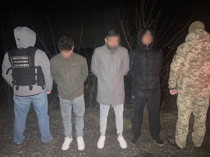 Біля кордону зі Словаччиною затримали дві групи порушників