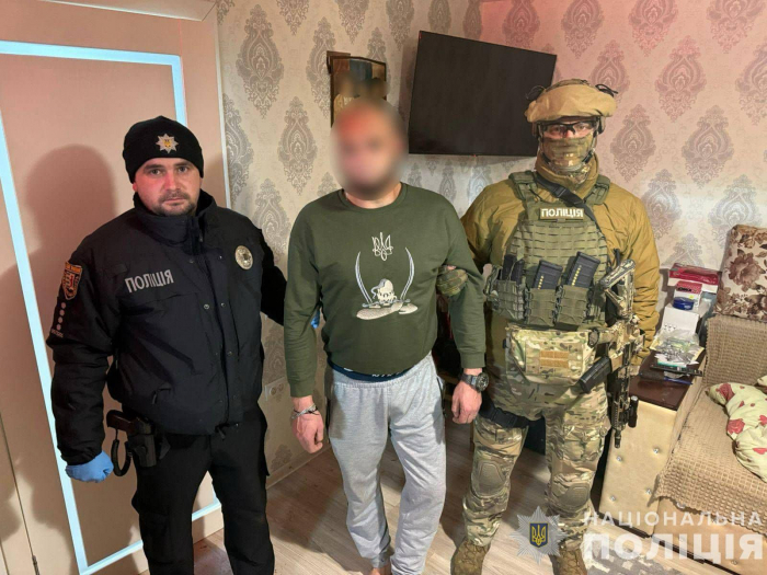Поліція затримала закарпатця, який зберігав вдома бойову гранату