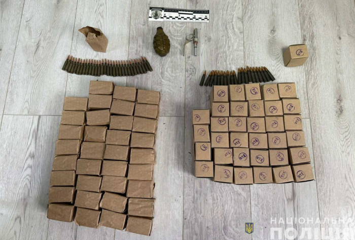 На Закарпатті правоохоронці заблокували два канали поставок нелегальної зброї до регіону – організаторів затримано