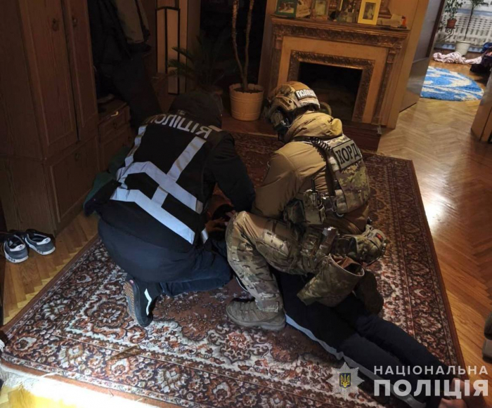 Поліція Хустщини затримала наркоторговця: зловмисник збував місцевим наркотики рослинного походження