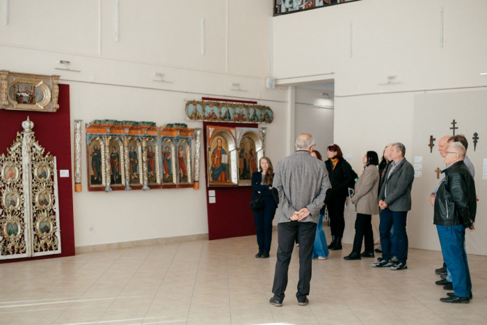 Повернення забутої традиції: в Ужгороді триває перша в Україні виставка храмового дереворізьблення Карпат