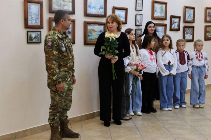 «Барви рідного краю» - в Ужгороді відкрили виставку картин ветерана війни, архітектора Сергія Лєндєла