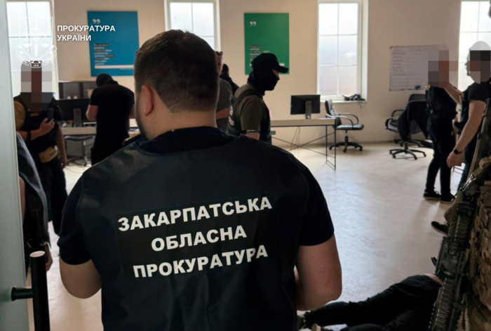На лаві підсудних опинилися учасники кол-центру з Ужгорода, які ошукували громадян Чехії 