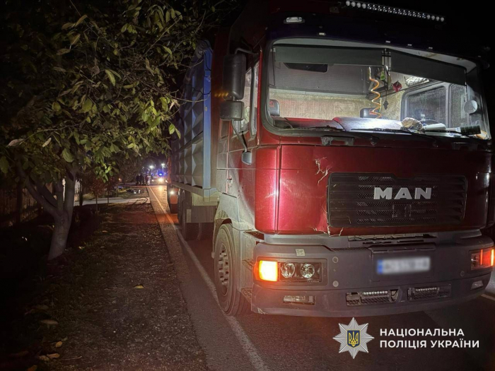 Поліцейські Виноградова встановлюють обставини смертельної аварії за участі вантажівки та велосипедиста