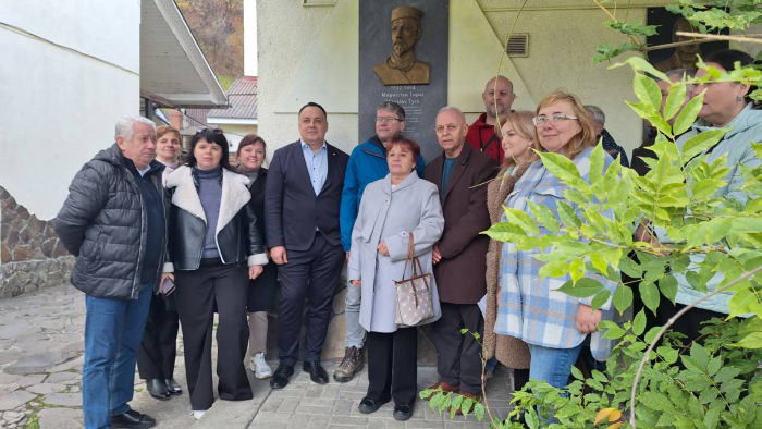 На Закарпатті встановили пам’ятну дошку доктору Мирославу Тиршу