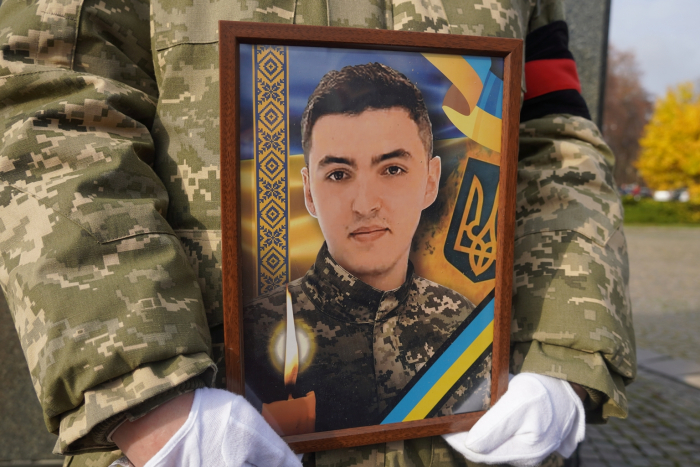 Ужгород у скорботі: сьогодні поховали Героя – 24-річного захисника Владислава Діуса