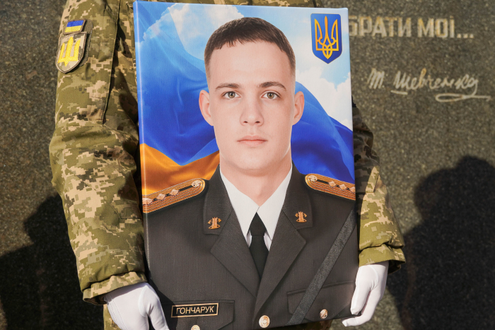 Ужгород у скорботі – сьогодні поховали ще одного Героя – 25-річного Михайла Гончарука