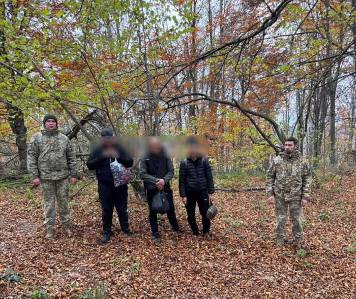 Військовослужбовці Чопського загону затримали поблизу кордону зі Словаччиною трьох жителів Дніпропетровщини