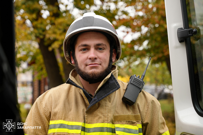 Юрій Кілб із Ужгорода каже просто: «Рятувати — це не робота, це спосіб життя. Якщо не ми, то хто?»

