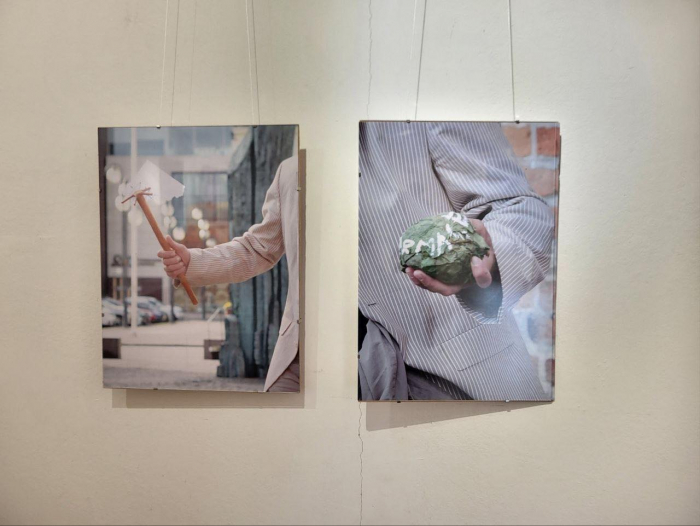 У галереї «Ужгород» представив свій новий проєкт відомий закарпатський митець, перформер Петро Ряска