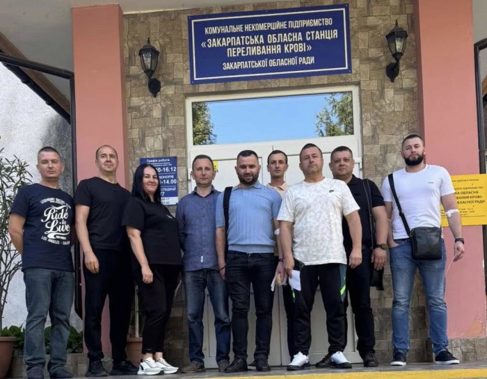 Кров для бійців ЗСУ: закарпатські митники поповнили ресурси Станції переливання крові в Ужгороді