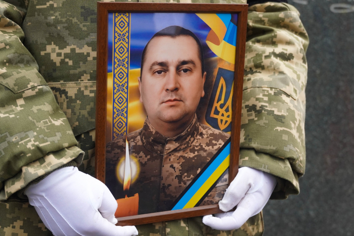 В Ужгороді сьогодні провели в останню земну дорогу 49-річного Героя Бориса Барча

