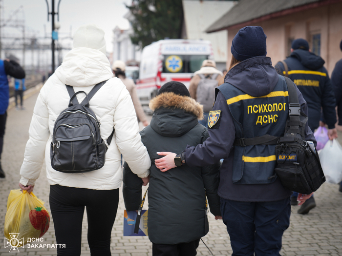 Закарпатські рятувальники зустріли родини з Дніпропетровської та Запорізької областей