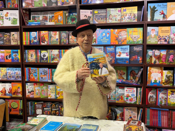 В Ужгороді триває акція «Письменник за прилавком»
