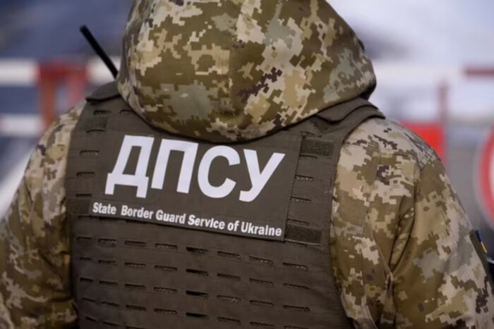 Поблизу кордону зі Словаччиною затримали групу порушників

