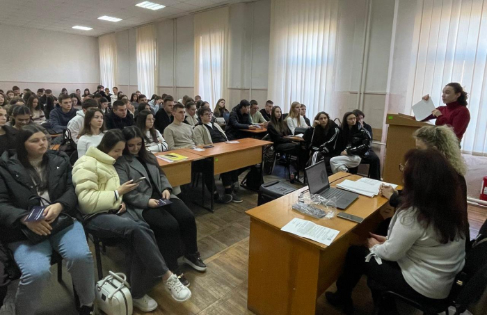 Майбутнім правникам та економістам УжНУ презентували пріоритетні напрямки у розбудові митної системи