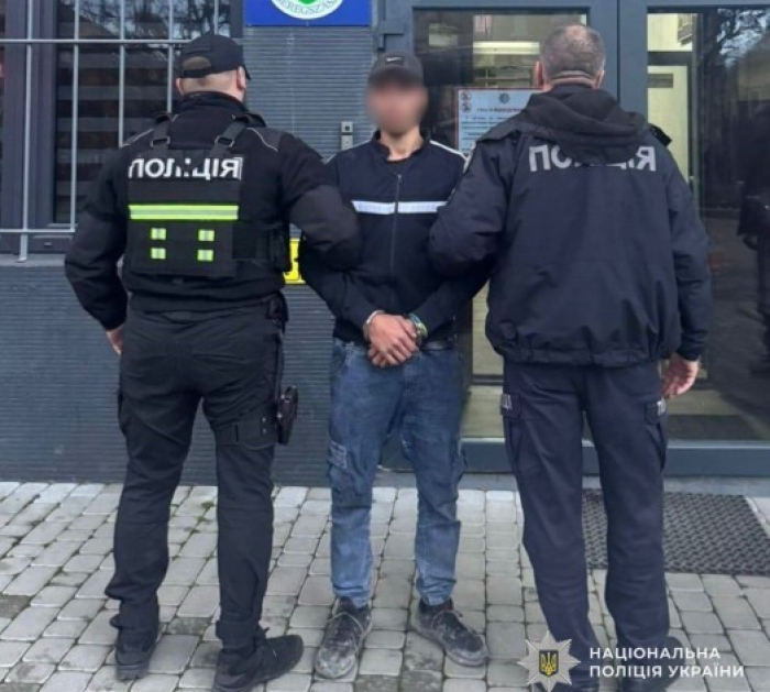 У Берегові поліцейські затримали рецидивіста, який викрав ювелірні вироби із будинку місцевої жительки