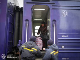 Рятувальники Закарпаття продовжують допомагати вимушено переміщеним особам
