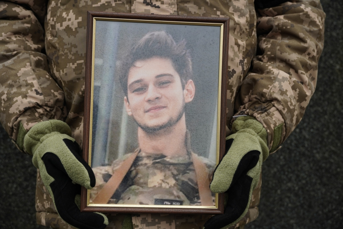 “Я народився в Херсоні, тому пішов захищати свій дім, свою землю… В Ужгороді попрощалися із 24-річним полеглим Героєм