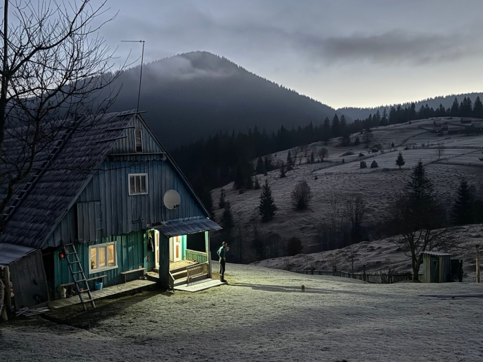 Довга дорога до школи. Як школярі в гірському закарпатському селі ходять щодня по 8 км на навчання