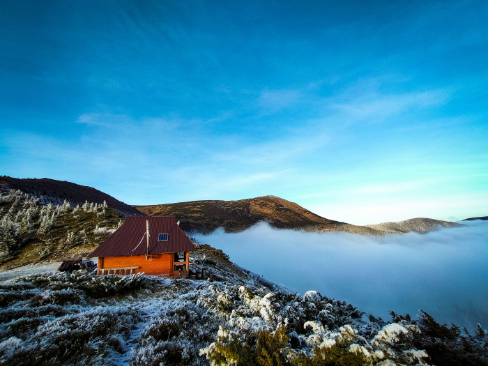 Облаштували інфраструктуру, зробили запас дров: на Петросі підготували прихисток для туристів